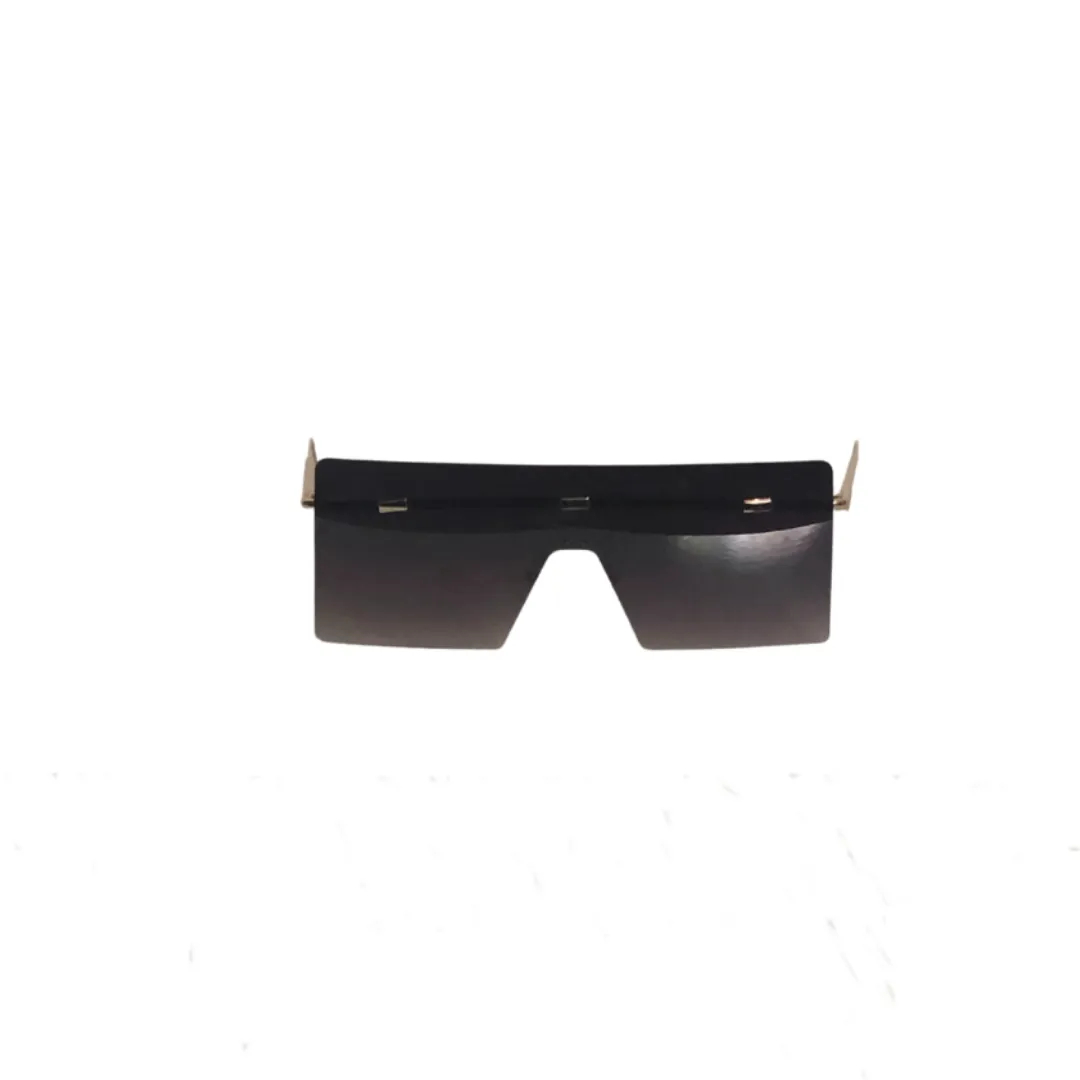 Bold Fashion Black Sunglasses