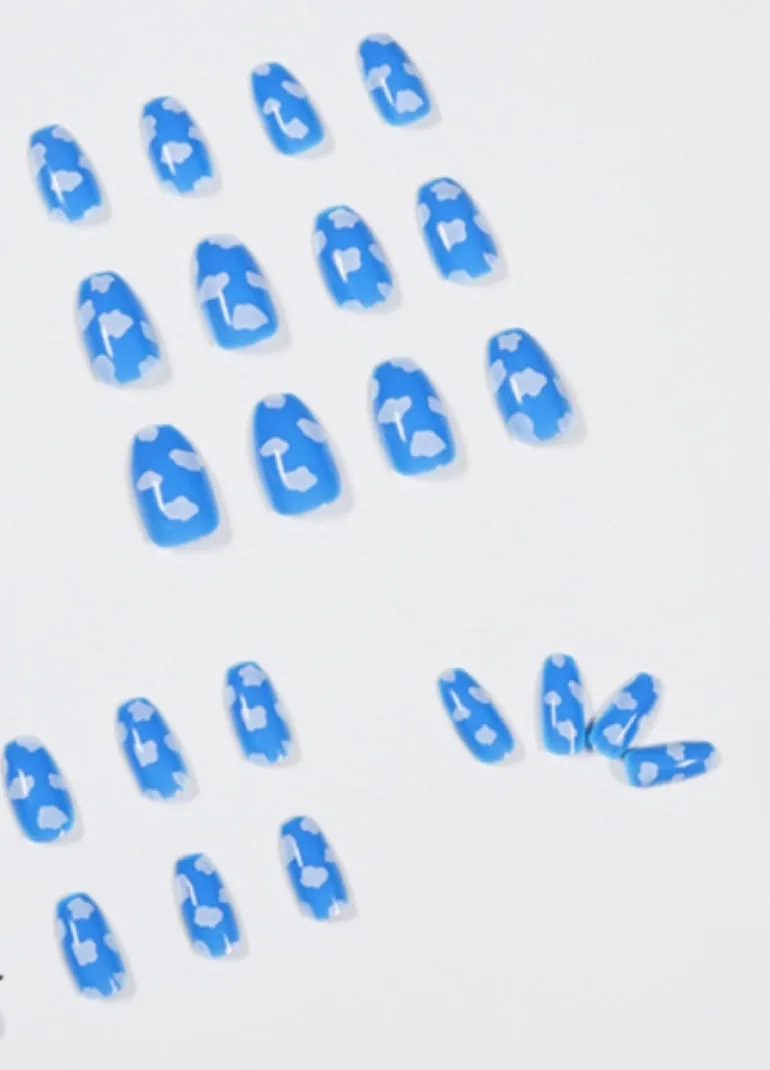 Clouds Press On Nails