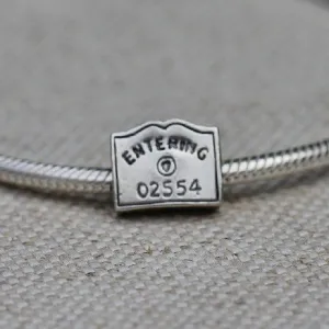 Entering 02554 Charm Bead
