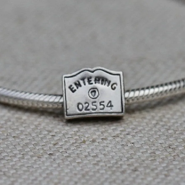 Entering 02554 Charm Bead