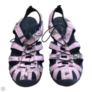 Sandals Flats By Clothes Mentor In Black & Pink, Size: 10