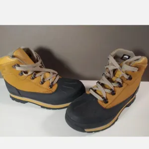 Timberland junior premium boys 6 inch WP boots SZ 5.5 Medium