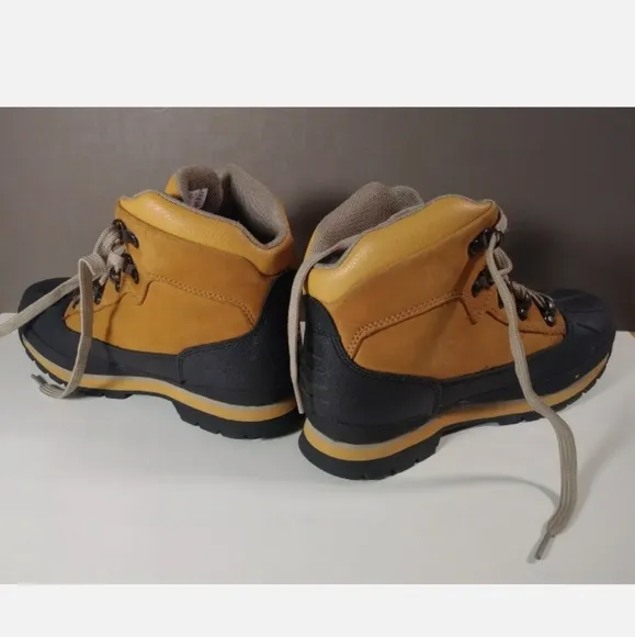 Timberland junior premium boys 6 inch WP boots SZ 5.5 Medium