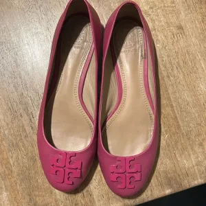 Tory Burch, pink, flats, wonderful condition!